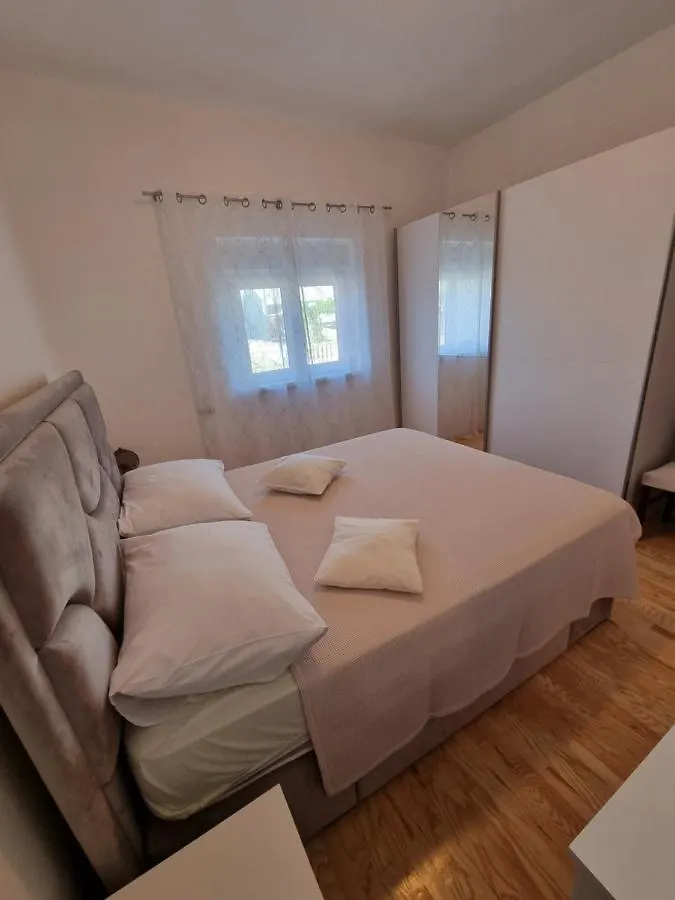 Apartments Lili Биоград-на-Мору