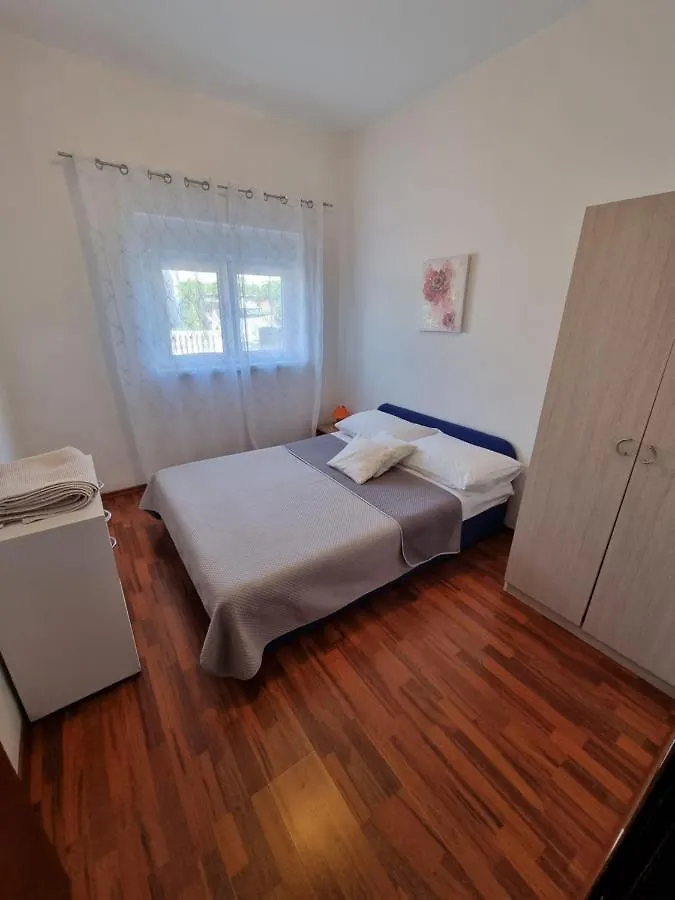 Apartments Lili Биоград-на-Мору