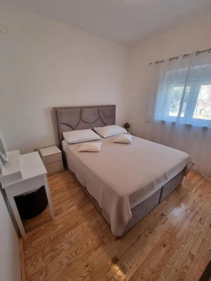 Apartments Lili Biograd Na Moru 0*,