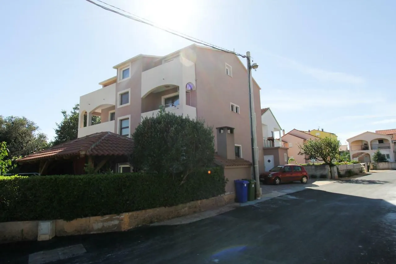 Apartments Lili Биоград-на-Мору