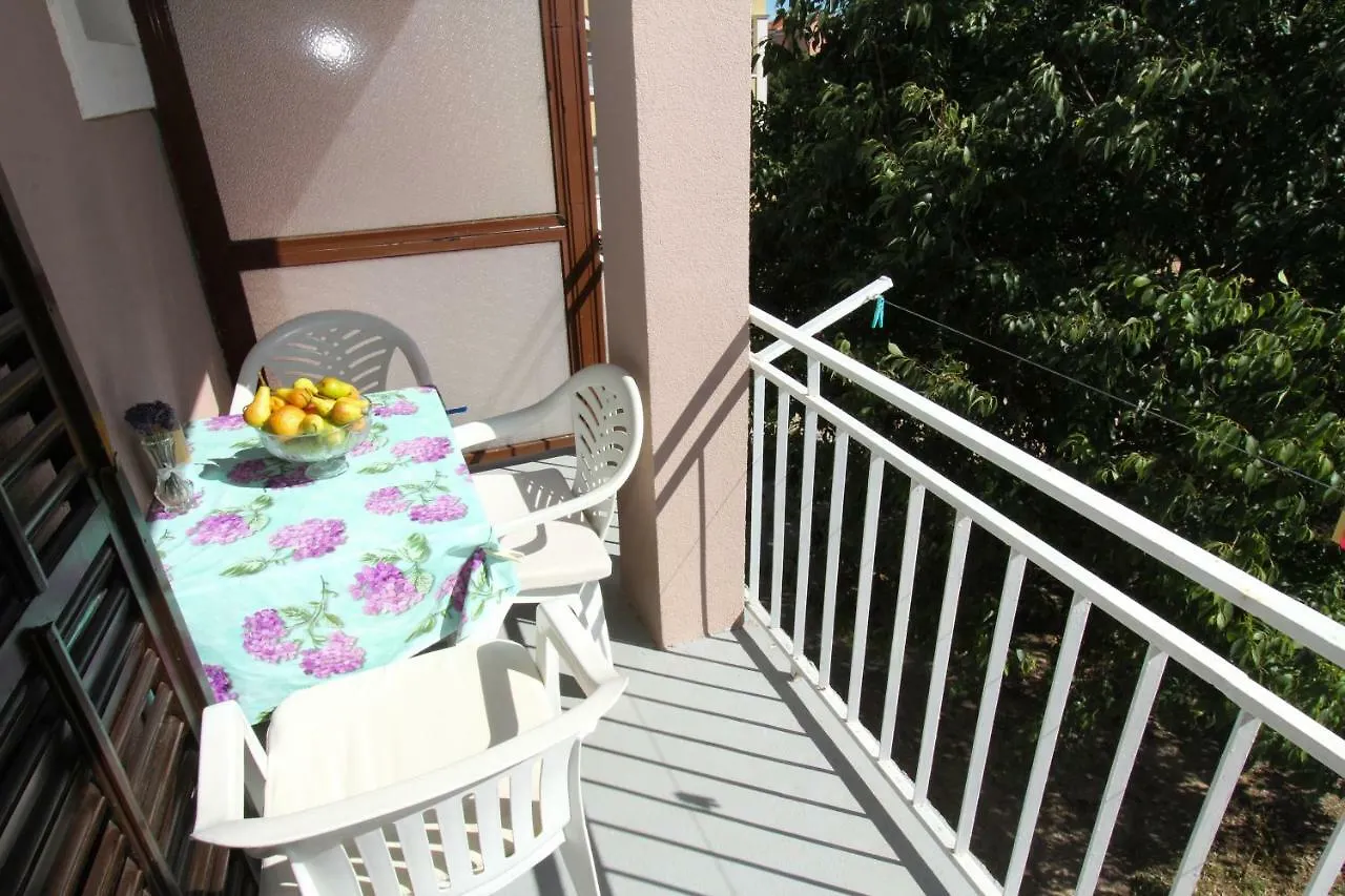 Apartments Lili Биоград-на-Мору